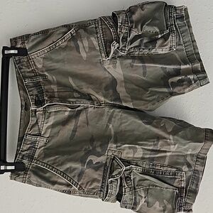 Men's Old Navy camo cargo shorts size 31